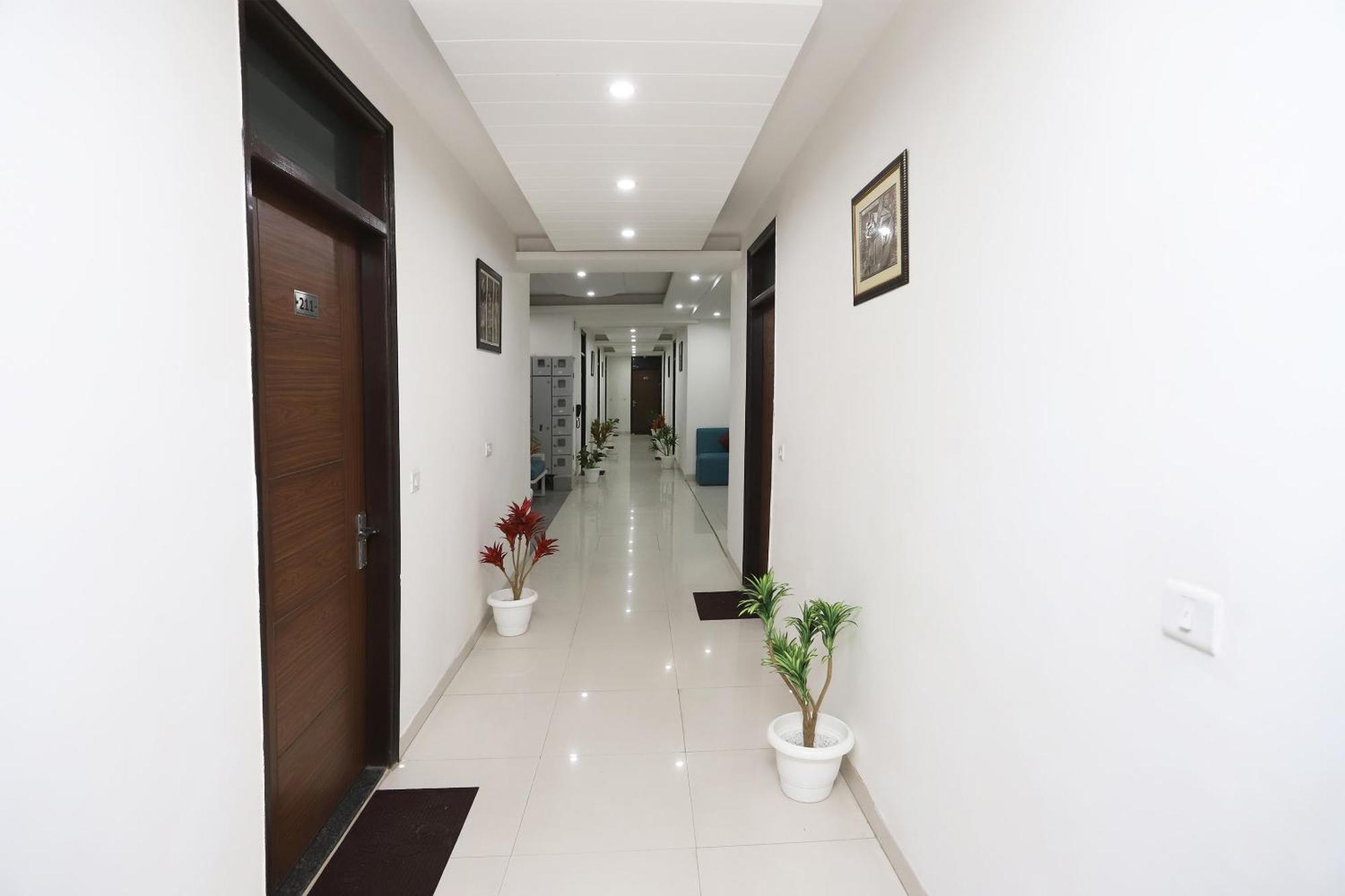 Super Capital O Levanti Near Aravali Biodiversity Park 古尔冈 外观 照片