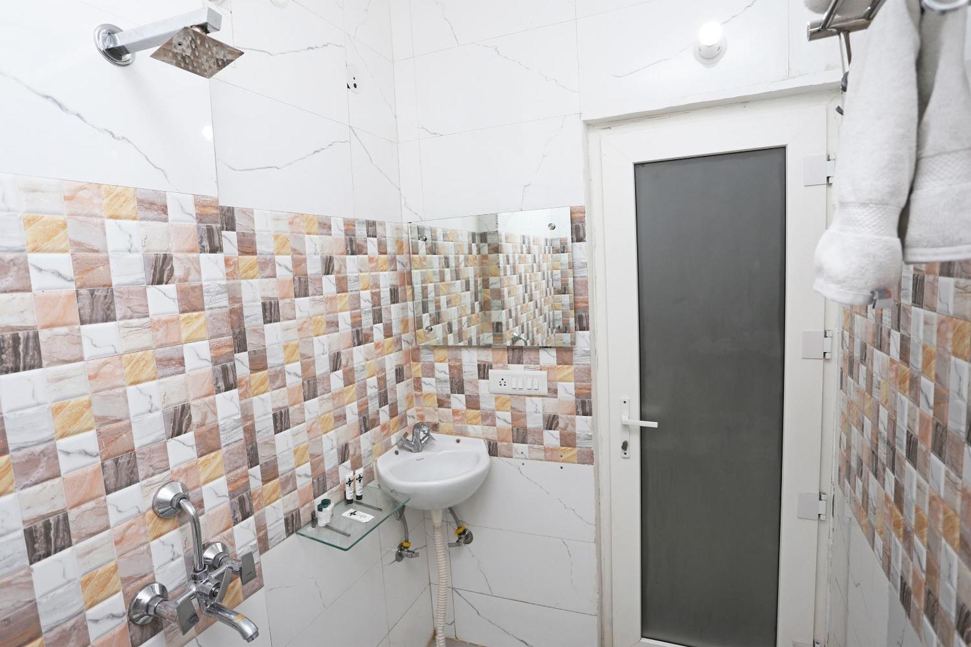 Super Capital O Levanti Near Aravali Biodiversity Park 古尔冈 外观 照片