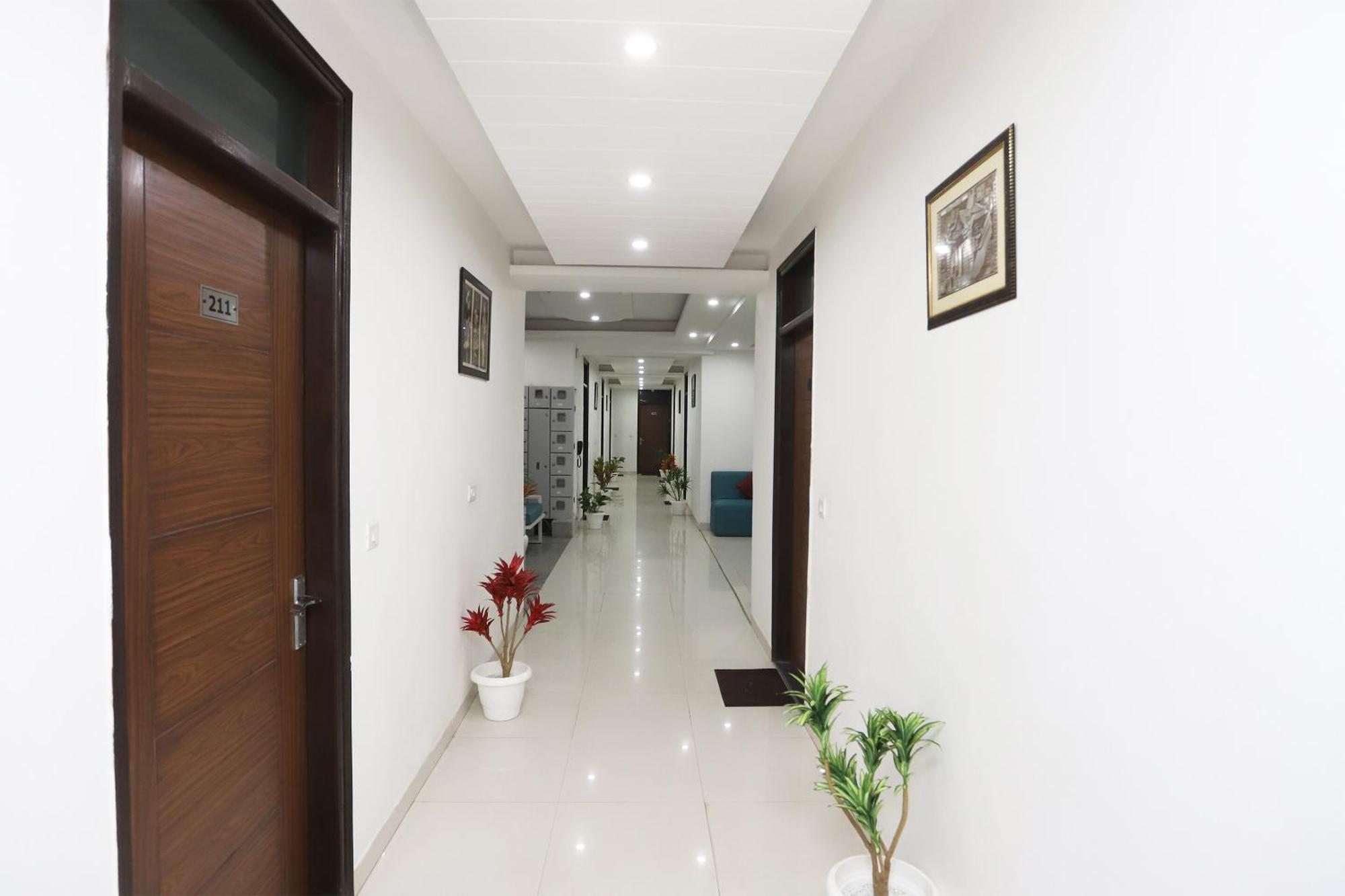 Super Capital O Levanti Near Aravali Biodiversity Park 古尔冈 外观 照片